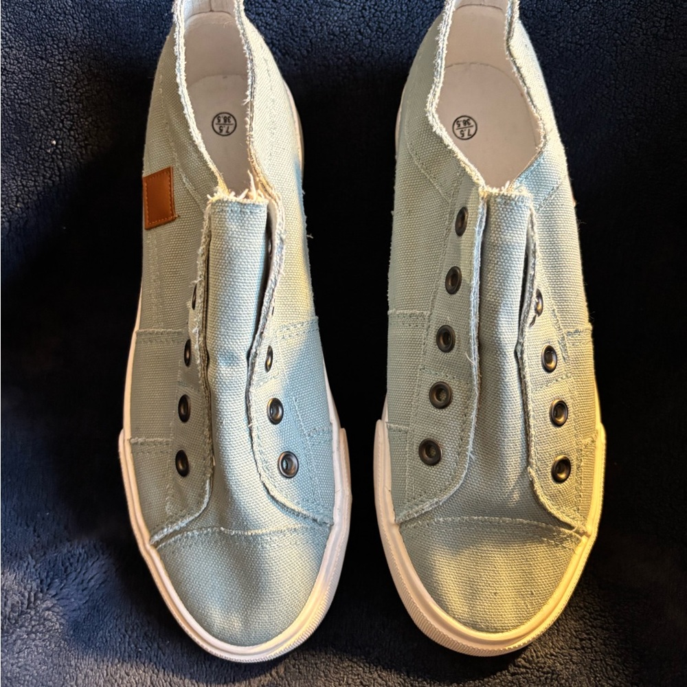 ZGR Women's Classic Low Top Canvas Sneakers in Seafoam Teal